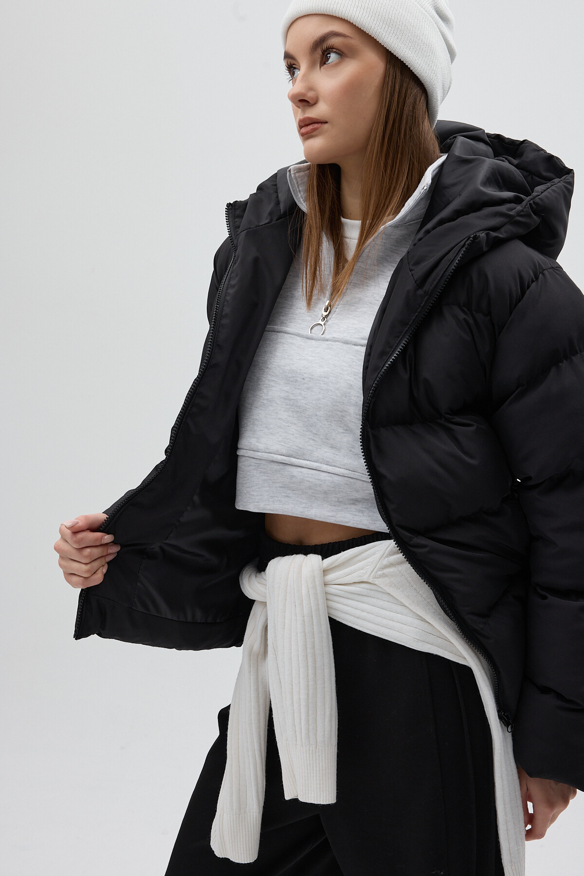 Siyah Kapüşonlu Dik Yaka Fermuarlı Kısa Şişme Kadın Mont 8002 - 7