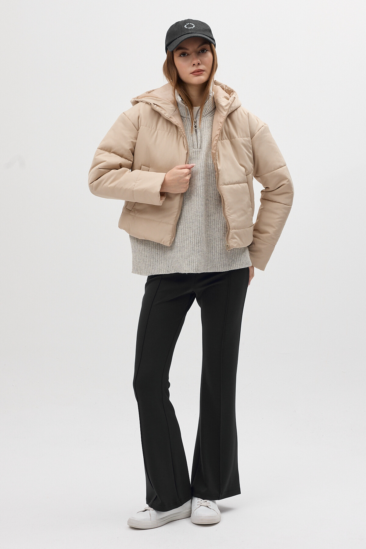 Bej Kapüşonlu Cepli Kısa Kapitone Şişme Kadın Mont 8010 - 3
