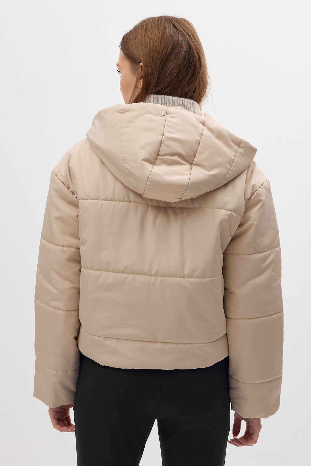 Bej Kapüşonlu Cepli Kısa Kapitone Şişme Kadın Mont 8010 - 5