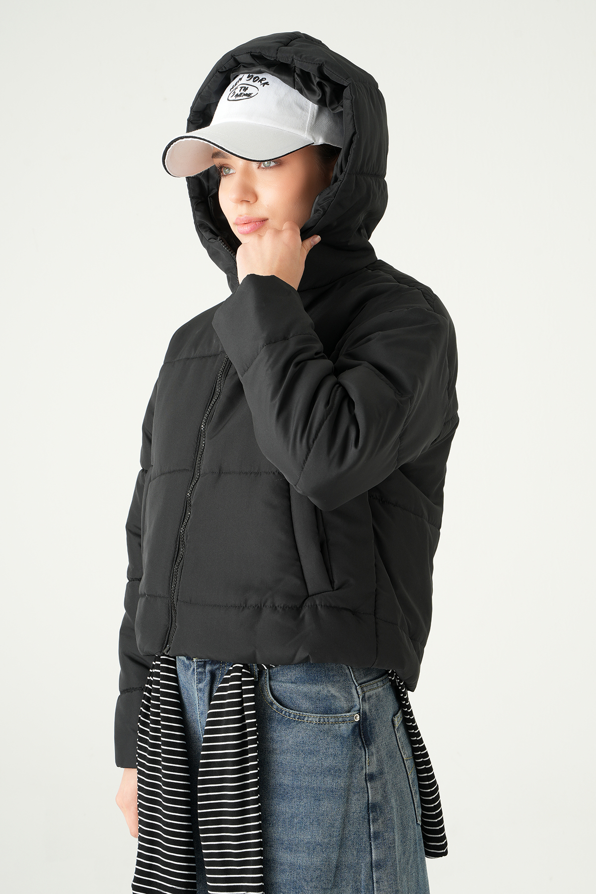 Siyah Kapüşonlu Cepli Mont 8010 - RAYS (1)