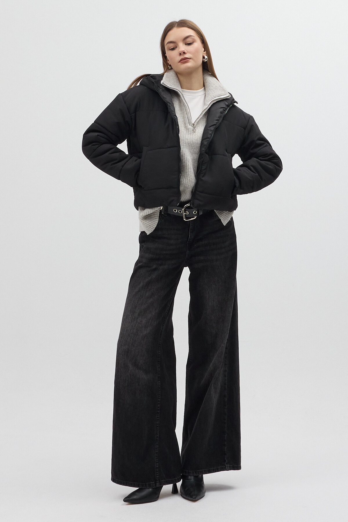 Siyah Kapüşonlu Cepli Kısa Şişme Kadın Mont 8020 - RAYS