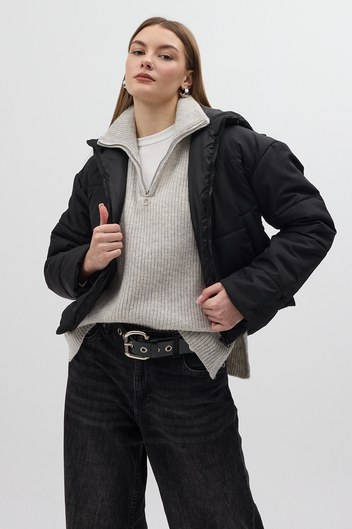 Siyah Kapüşonlu Cepli Kısa Şişme Kadın Mont 8020 - 1