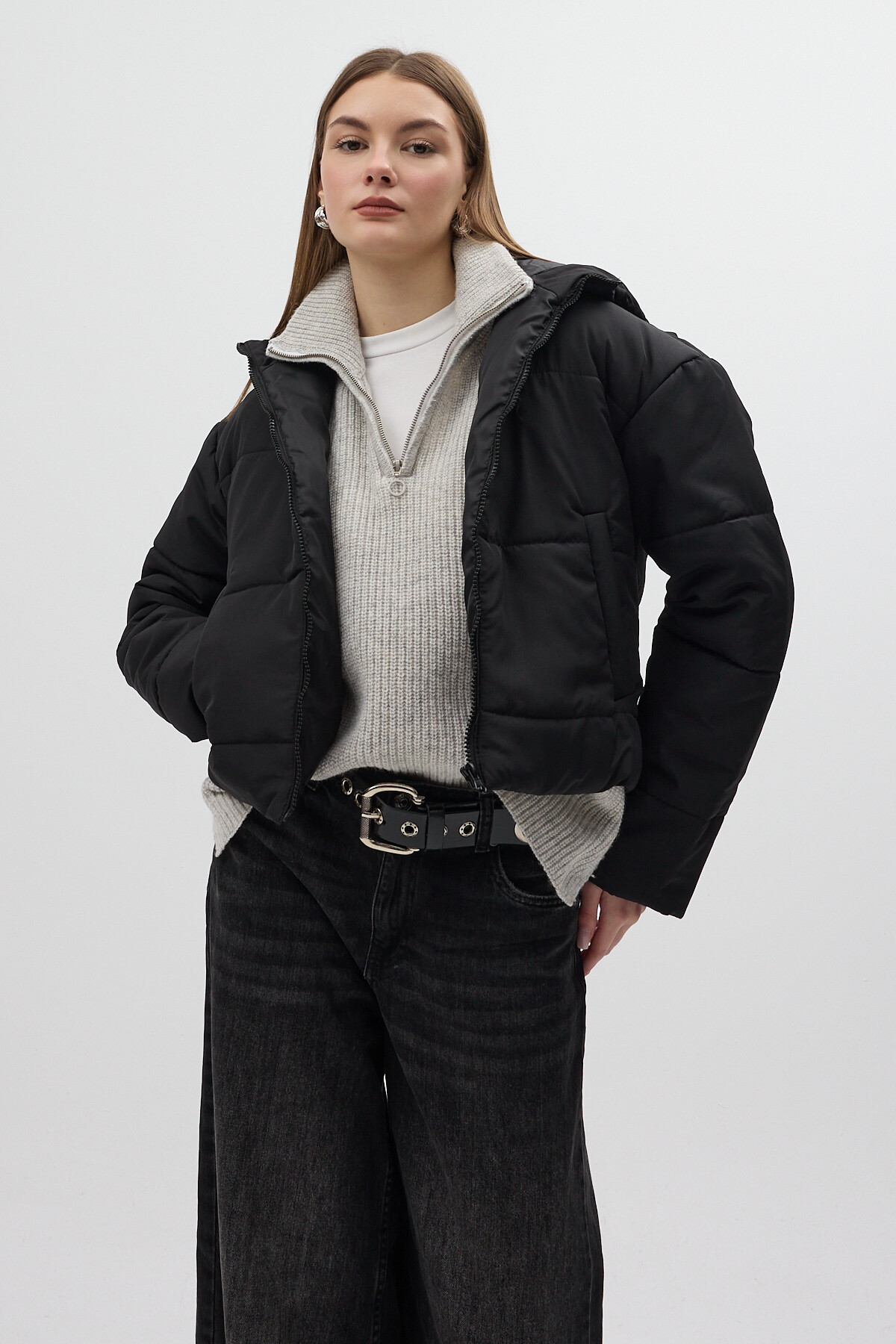 Siyah Kapüşonlu Cepli Kısa Şişme Kadın Mont 8020 - 7