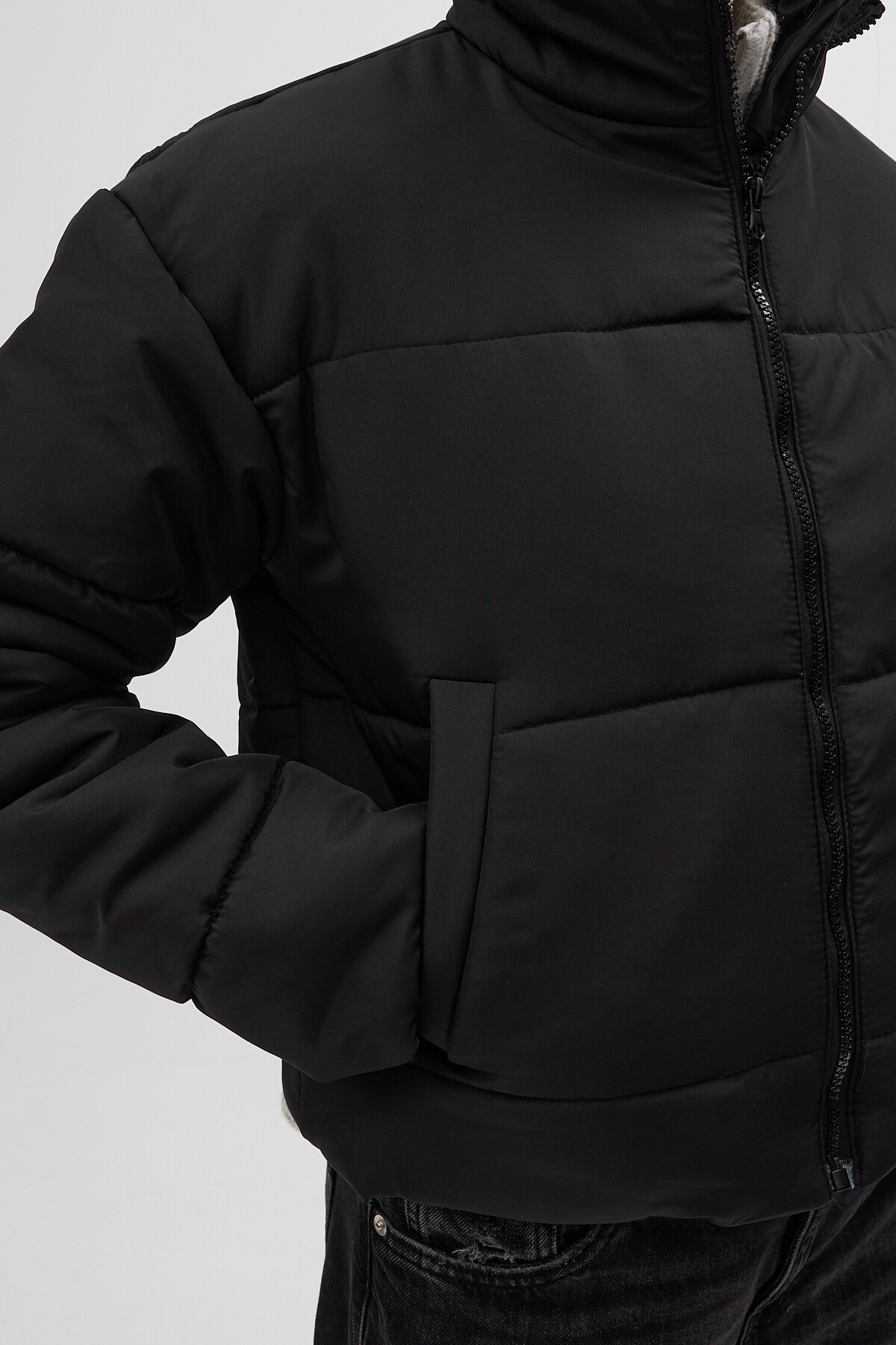 Siyah Kapüşonlu Cepli Kısa Şişme Kadın Mont 8020 - RAYS