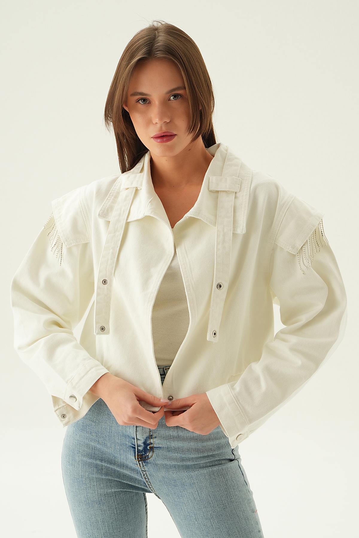 Beyaz Yaka Kemer Detaylı Kot Ceket 8089 - 4