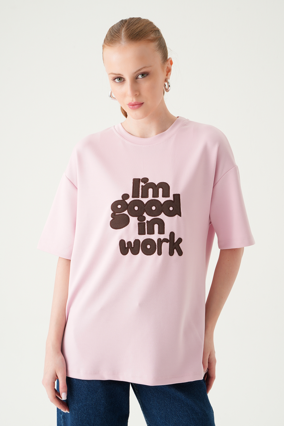 Pembe Yazı Nakışlı Tişört 8106 