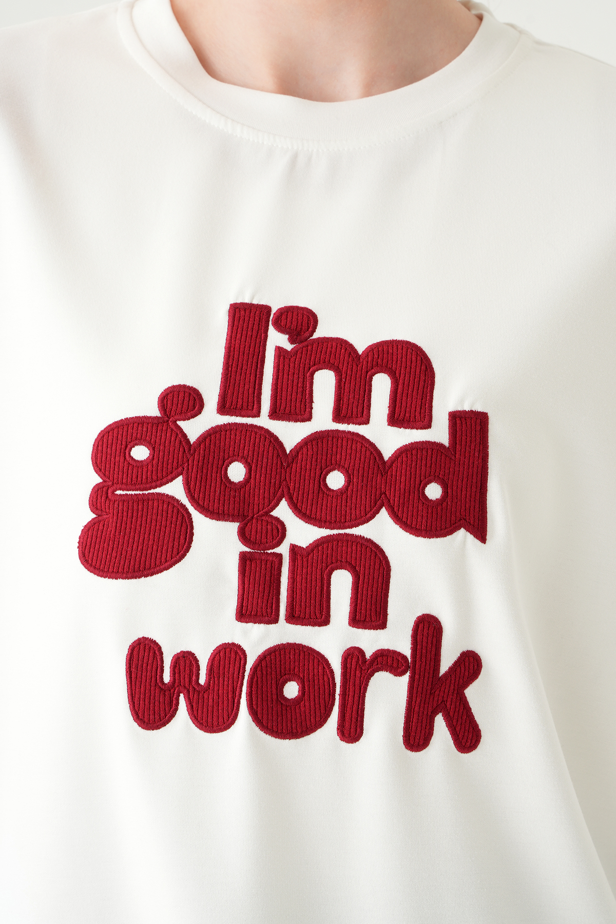 Beyaz Yazı Nakışlı Tişört 8106 - RAYS