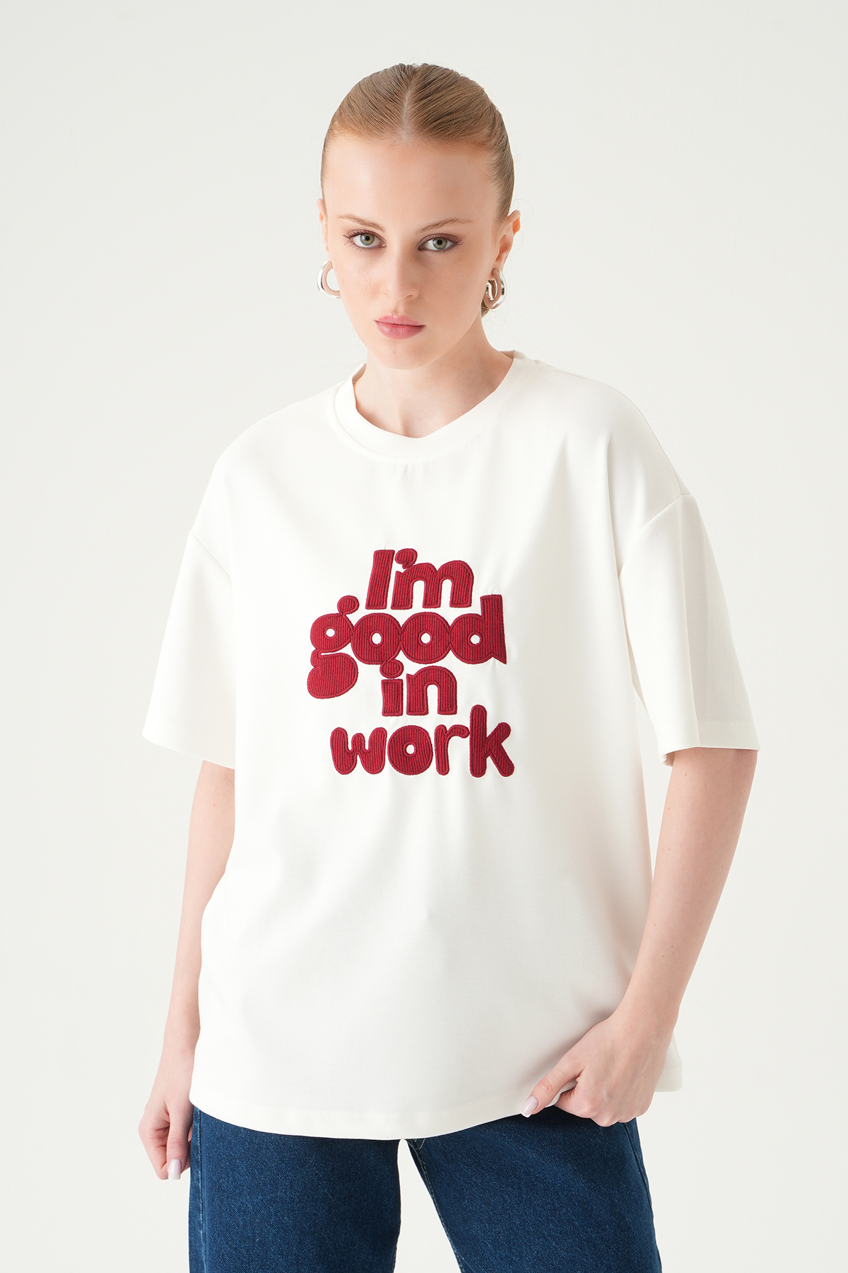 Beyaz Yazı Nakışlı Tişört 8106 - RAYS