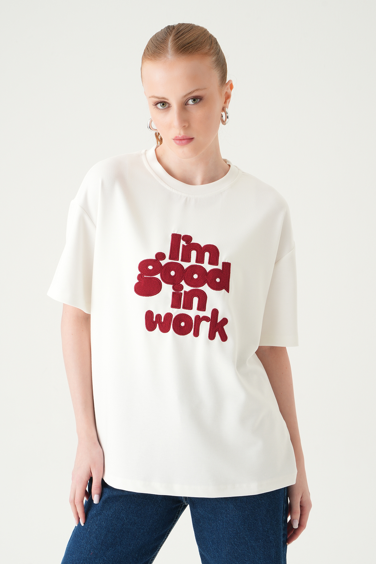 Beyaz Yazı Nakışlı Tişört 8106 - 1