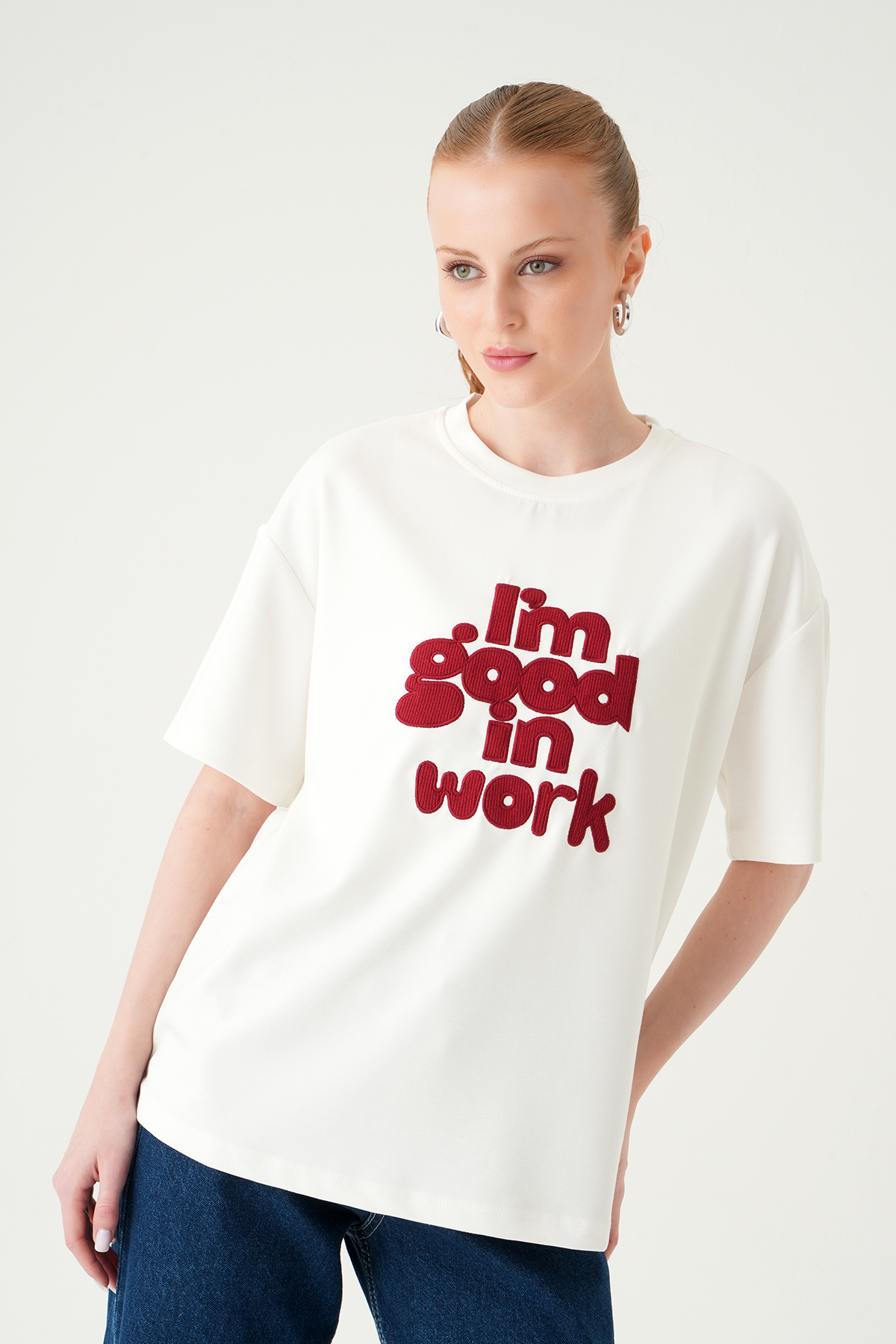 Beyaz Yazı Nakışlı Tişört 8106 - 2