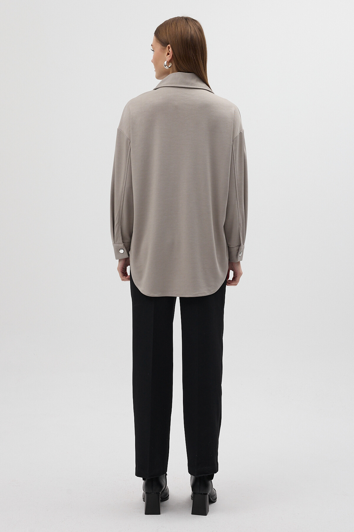 Gri Büyük Cepli Ceket Yaka Uzun Kollu Kadın Gömlek 8108A - 4