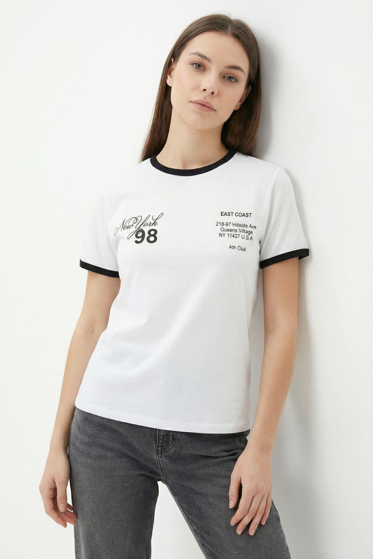 Siyah Yazı Baskılı Yaka Detay Tişört 8109 