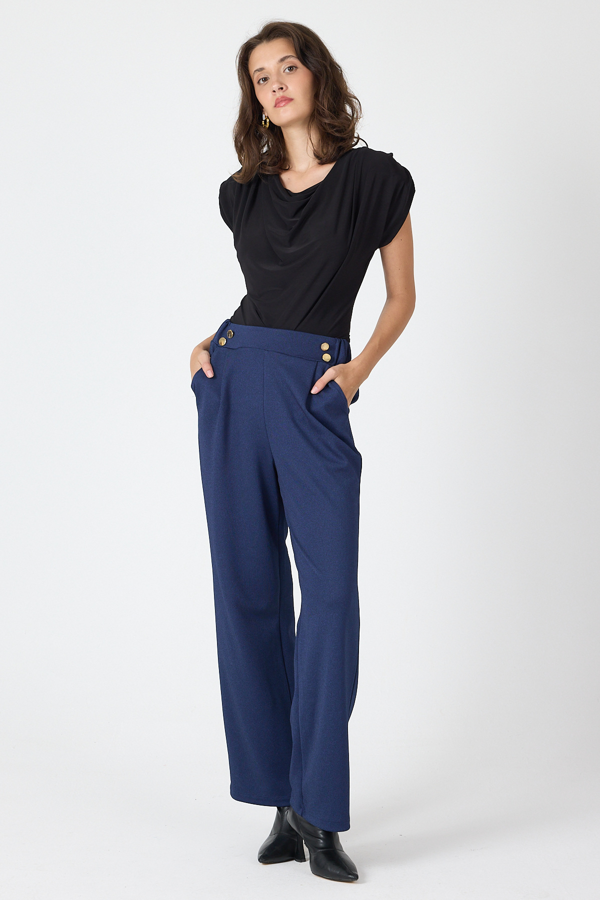 Laci Gold Düğme Detaylı Bol Paça Kadın Pantolon 8111A - RAYS