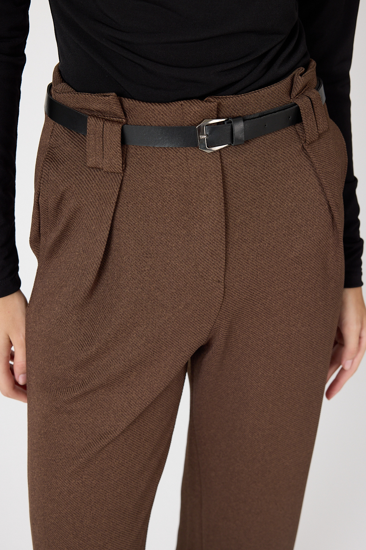 Kahve Pileli Kemerli Kadın Kumaş Pantolon 8119A - 4