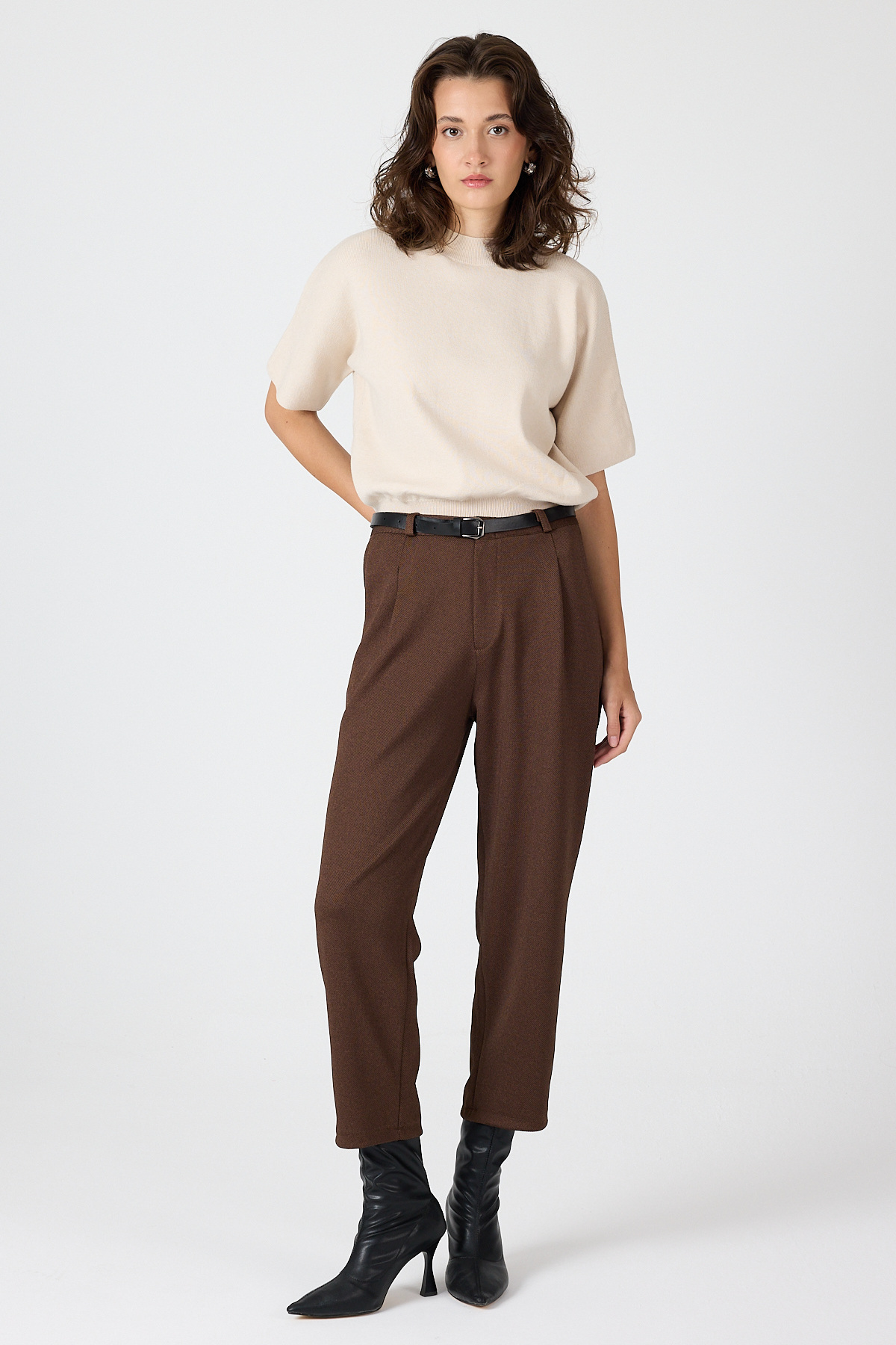 Kahve Pileli Kemerli Kadın Kumaş Pantolon 8120A - 6
