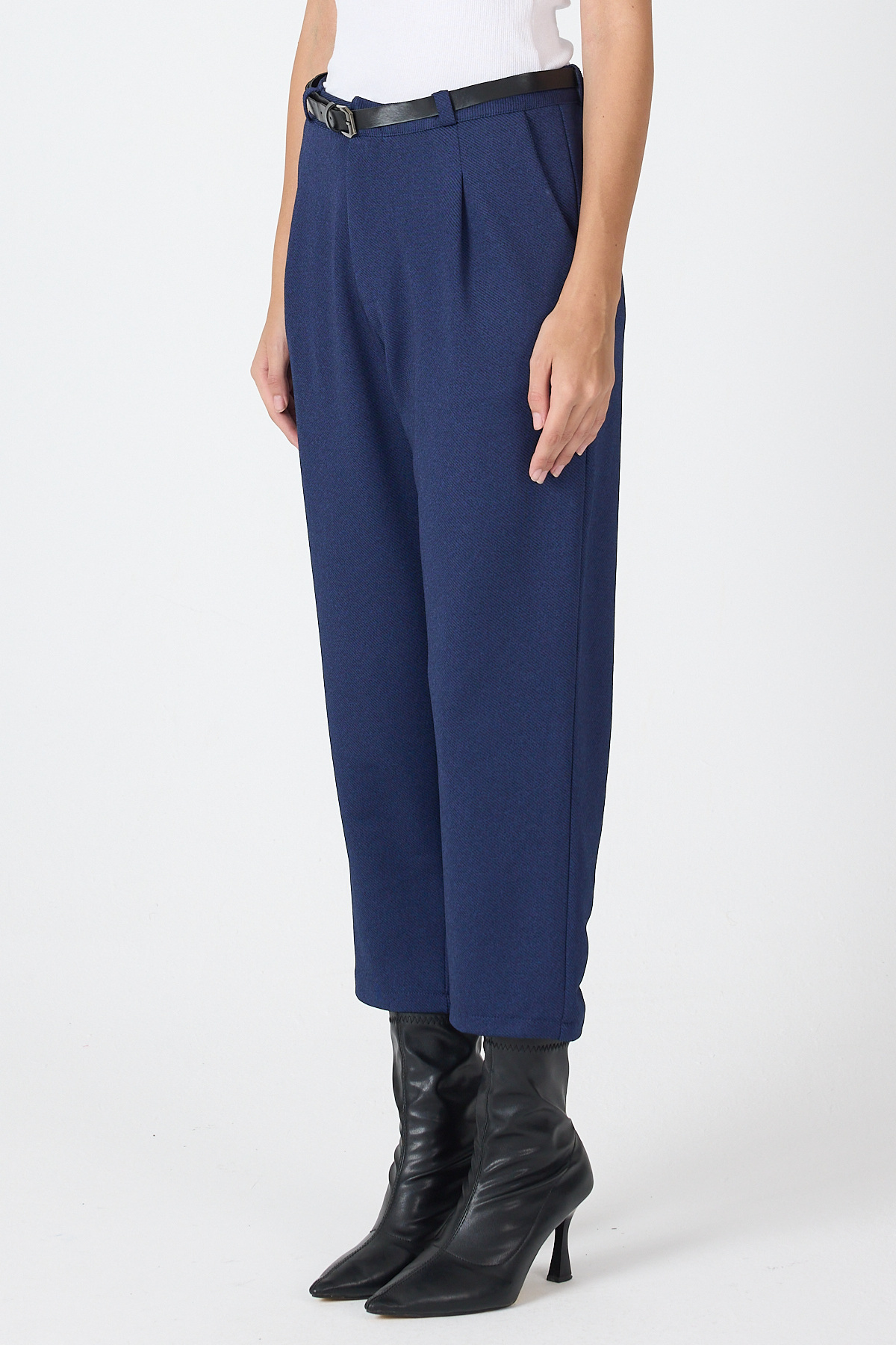 Laci Pileli Kemerli Kadın Kumaş Pantolon 8120A - RAYS