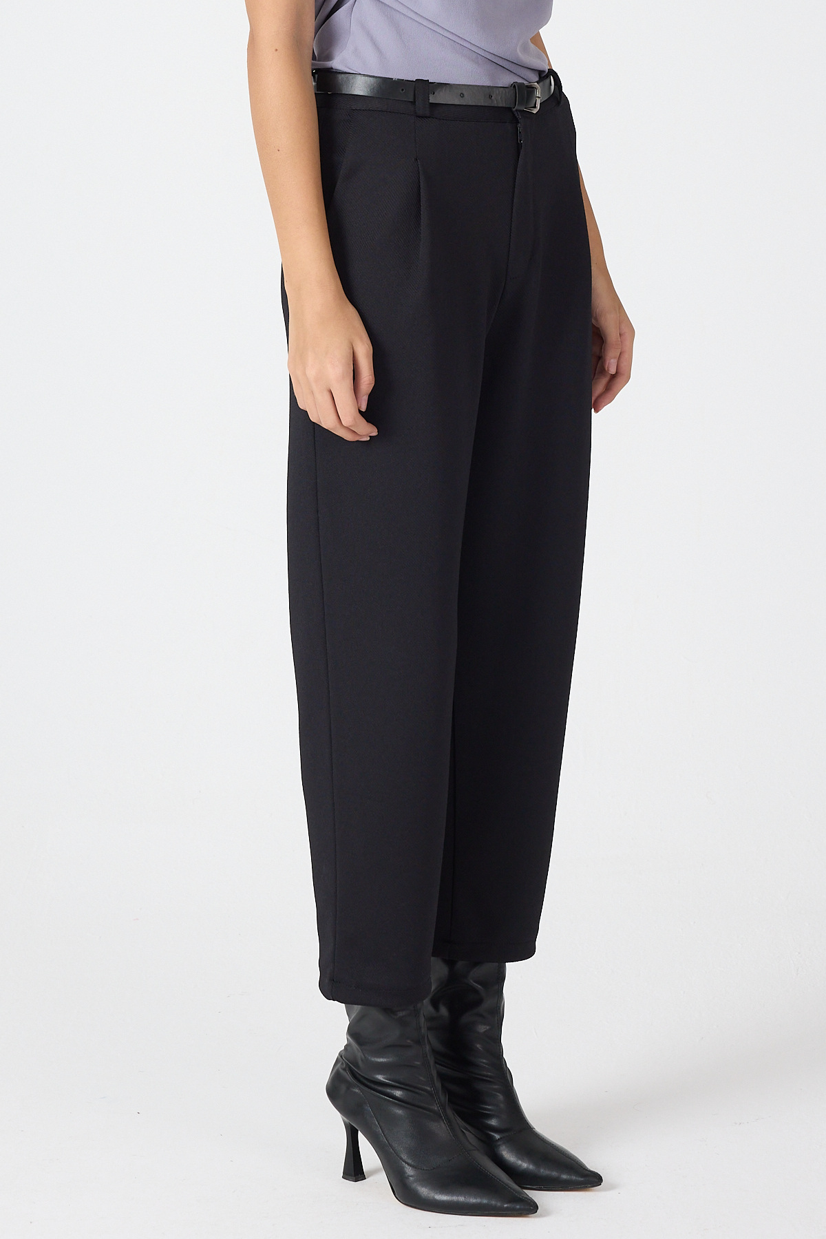 Siyah Pileli Kemerli Kadın Kumaş Pantolon 8120A - 3