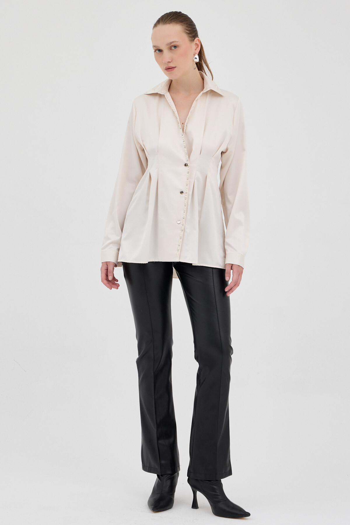 Bej Kruvaze Kesim Taş İşlemeli Kadın Saten Gömlek 8149A - 3