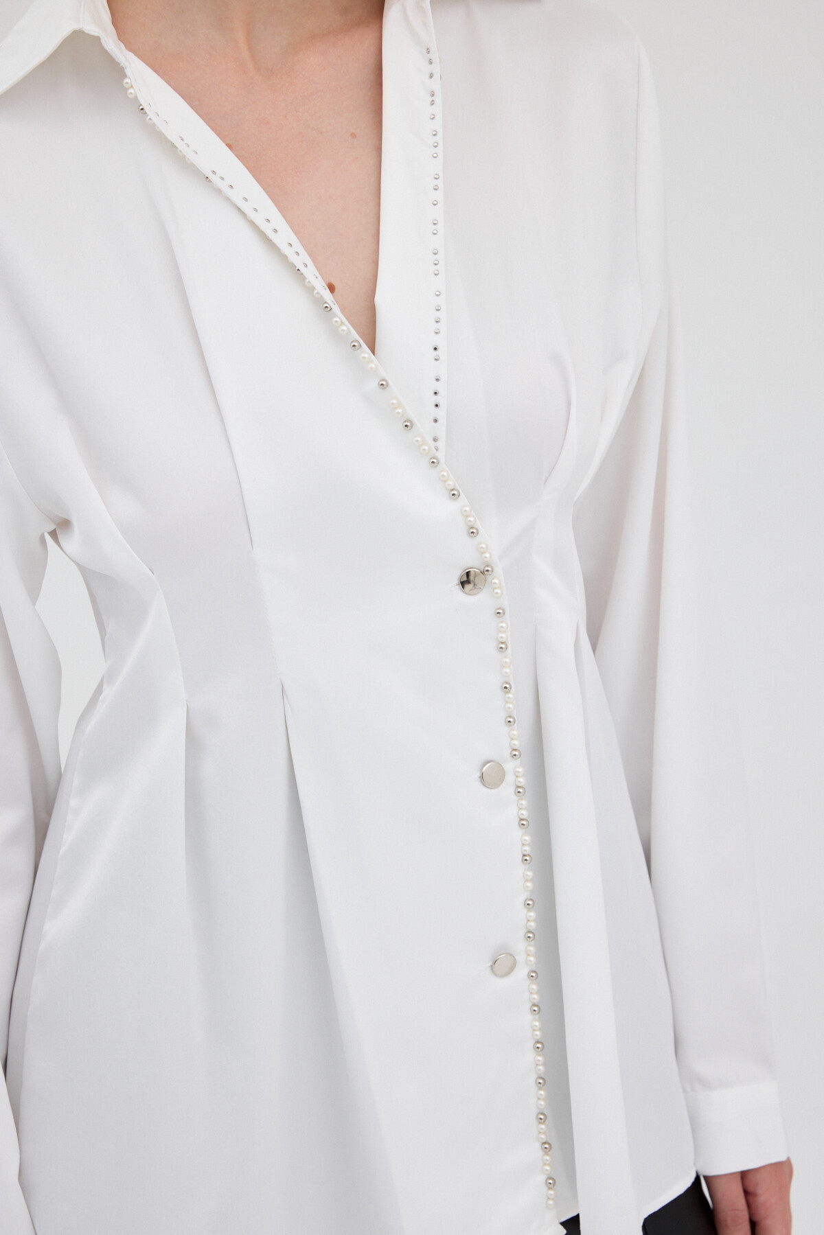 Beyaz Kruvaze Kesim Taş İşlemeli Kadın Saten Gömlek 8149A - RAYS