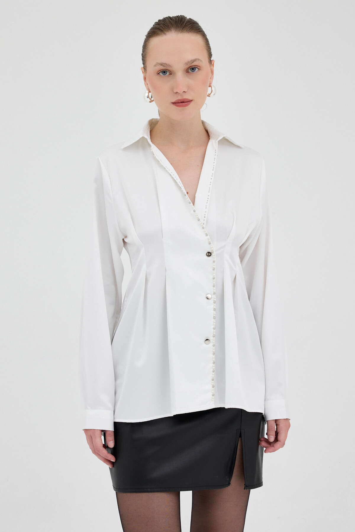 Beyaz Kruvaze Kesim Taş İşlemeli Kadın Saten Gömlek 8149A - 2
