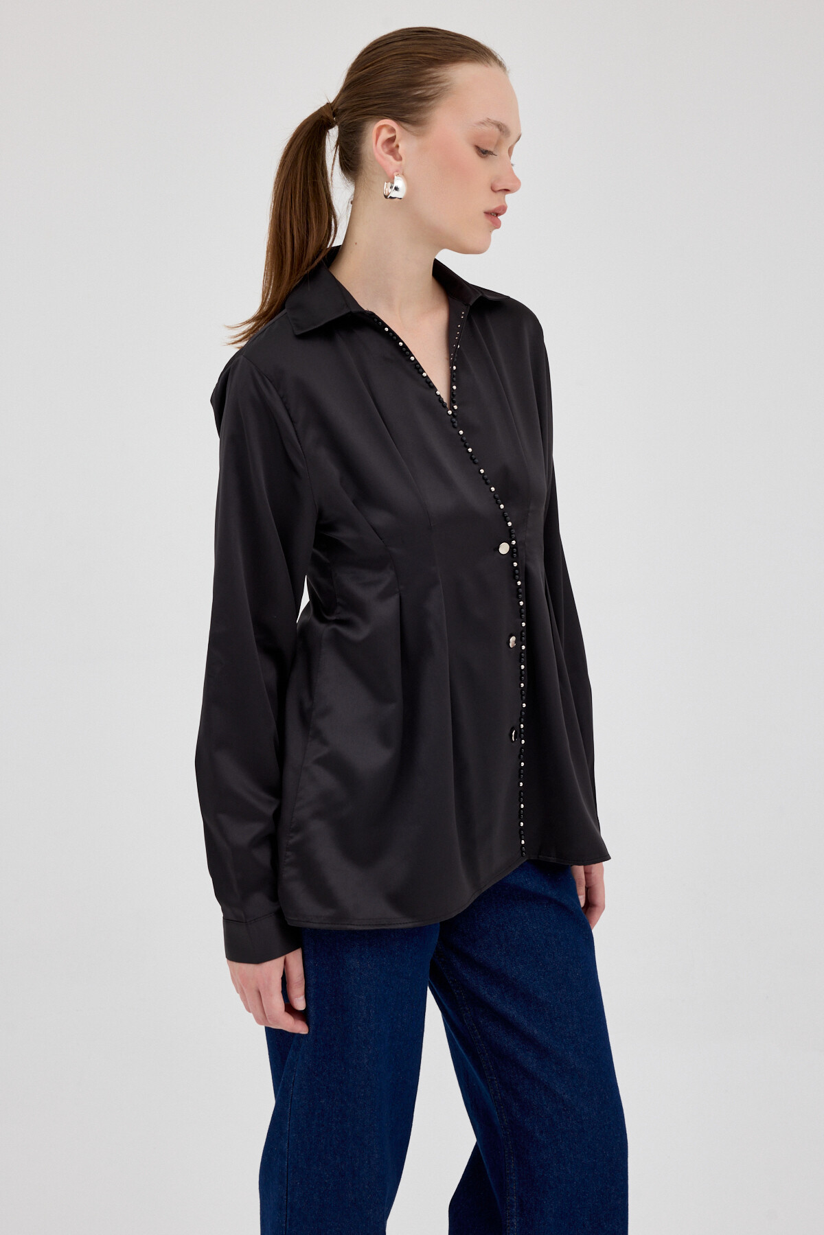 Siyah Kruvaze Kesim Taş İşlemeli Kadın Saten Gömlek 8149A - 6