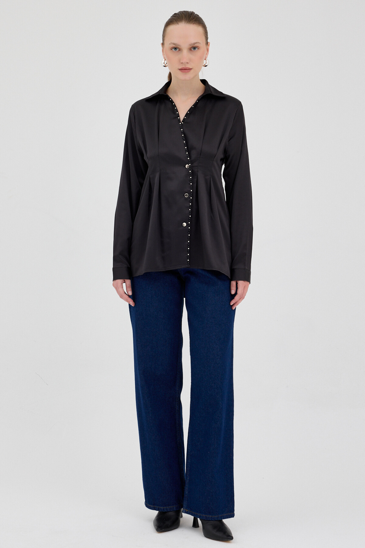 Siyah Kruvaze Kesim Taş İşlemeli Kadın Saten Gömlek 8149A - 3