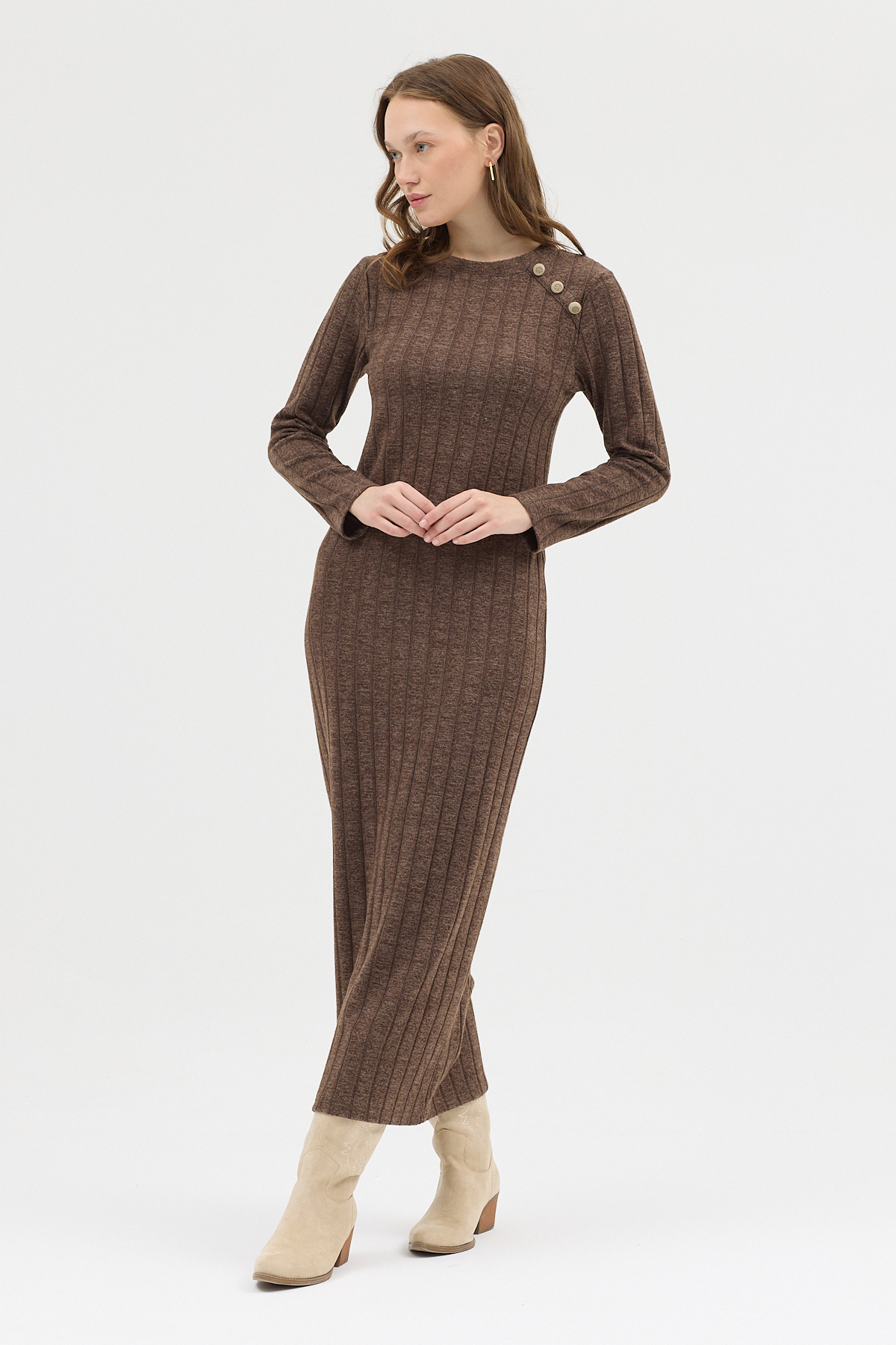 Kahve Omuz Düğme Detaylı Triko Uzun Elbise 8154A - RAYS
