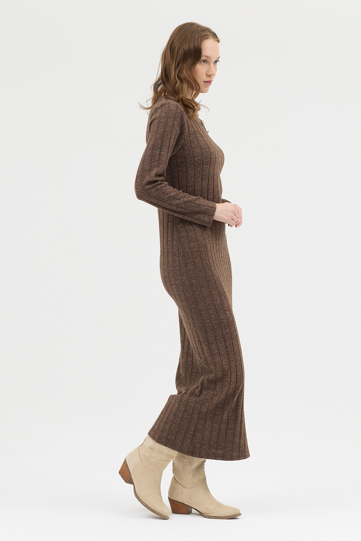 Kahve Omuz Düğme Detaylı Triko Uzun Elbise 8154A - RAYS (1)