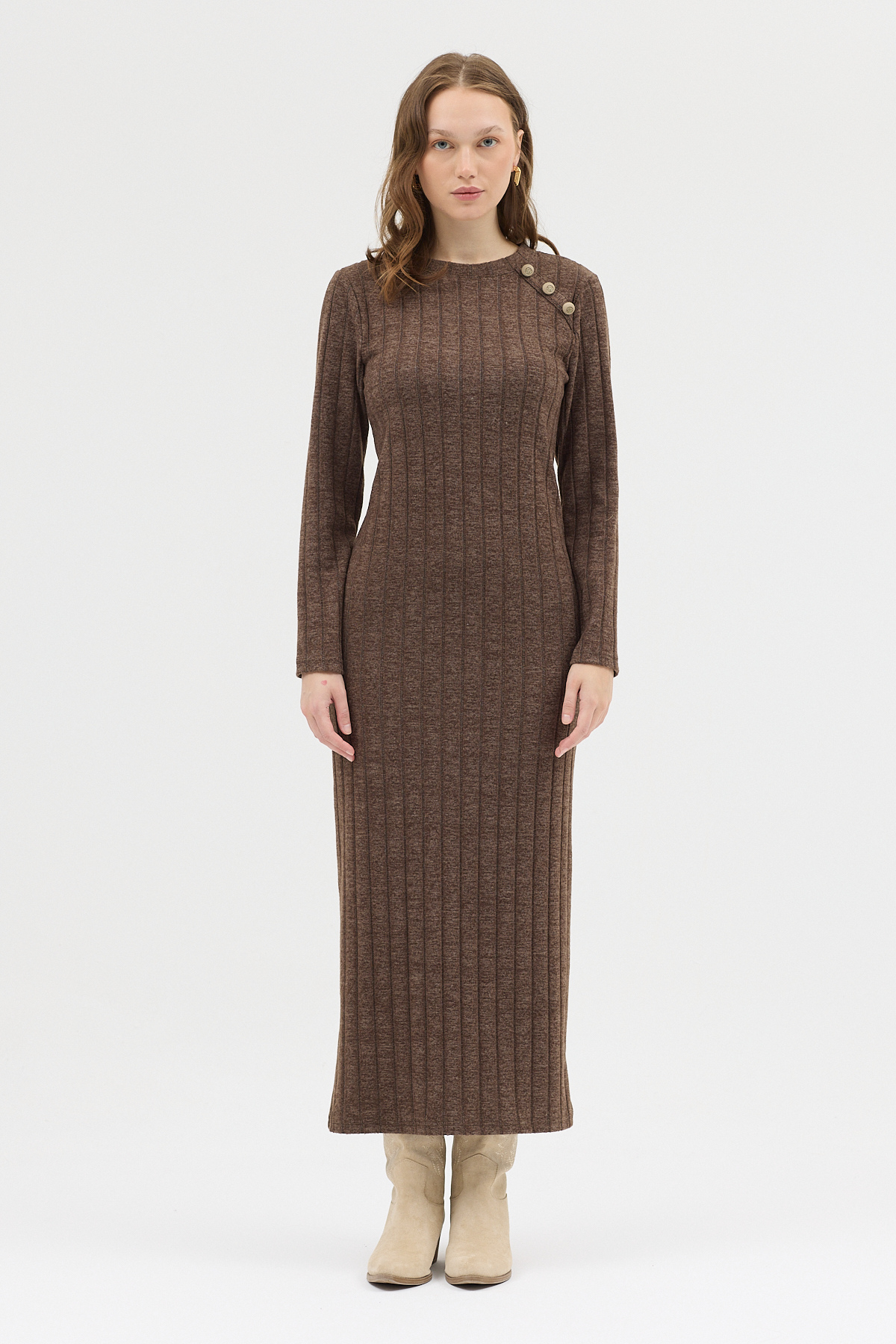 Kahve Omuz Düğme Detaylı Triko Uzun Elbise 8154A - 3