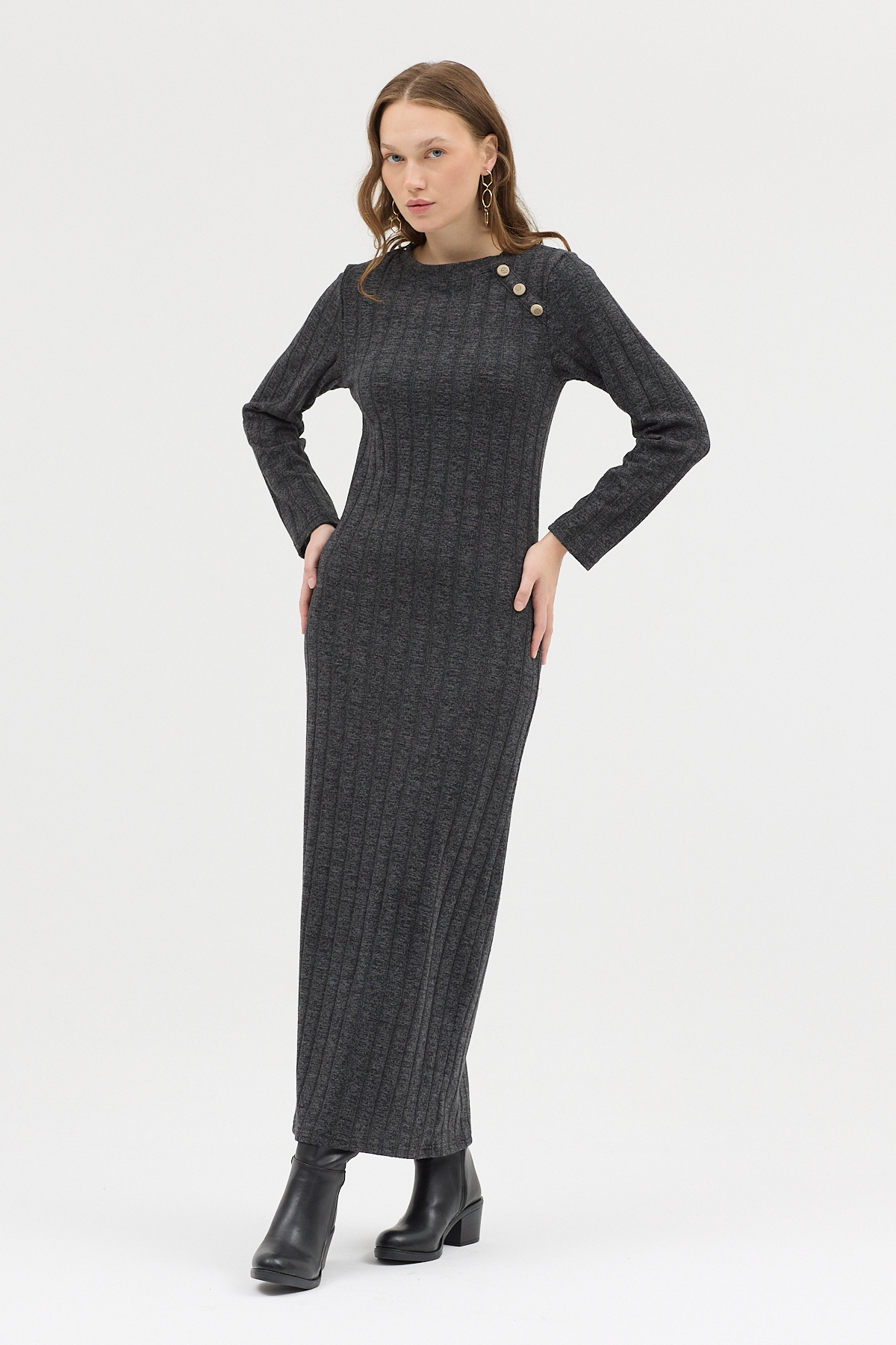 Siyah Omuz Düğme Detaylı Triko Uzun Elbise 8154A - 6