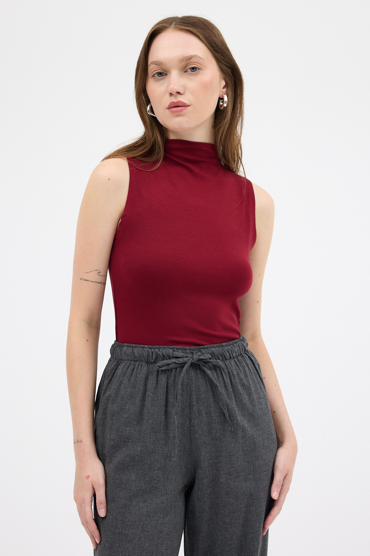 Bordo Kadın Kolsuz Yüksek Yaka Body 8155A 