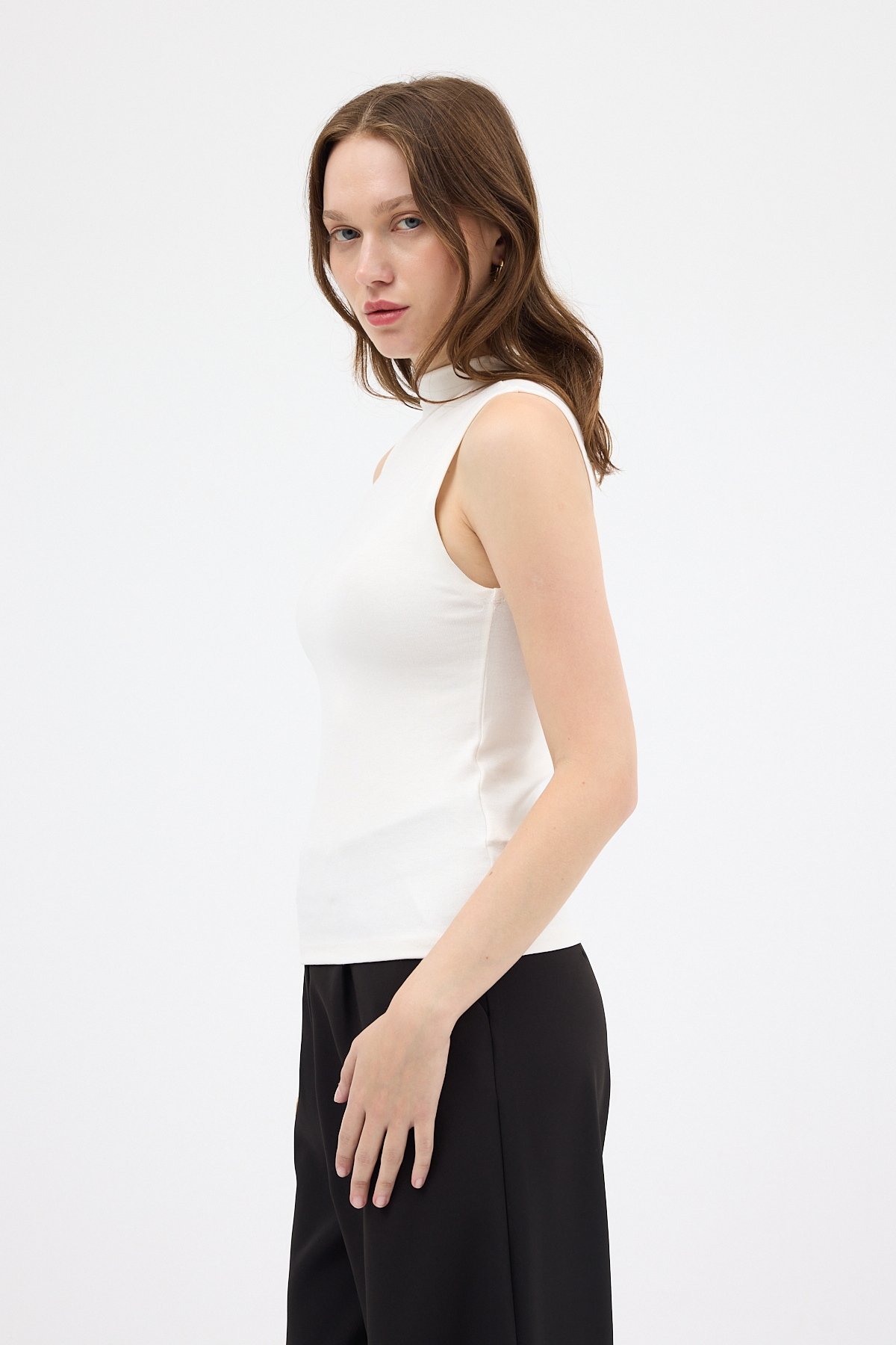 Ekru Kadın Kolsuz Yüksek Yaka Body 8155A - 2