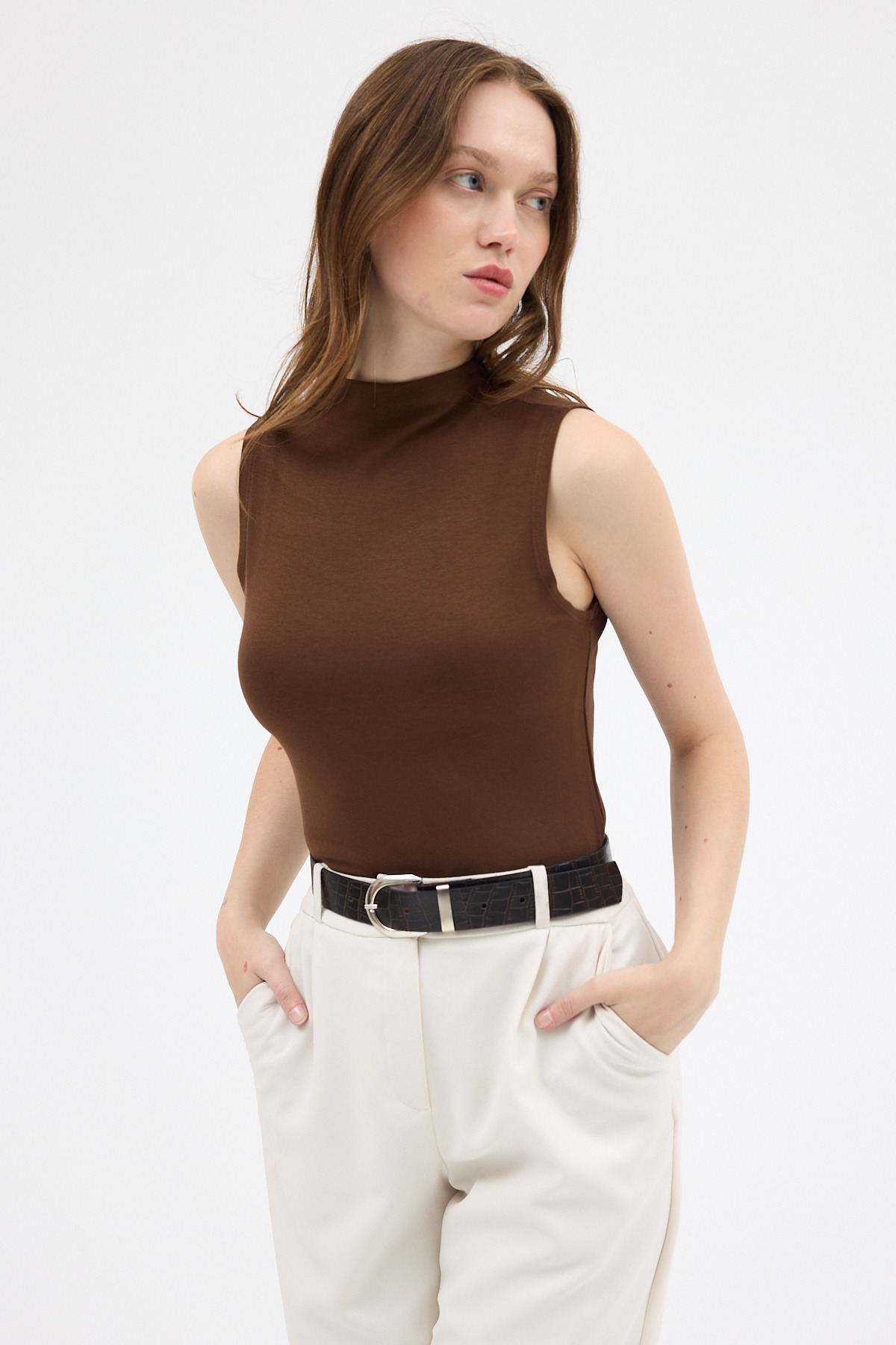 Kahve Kadın Kolsuz Yüksek Yaka Body 8155A - RAYS