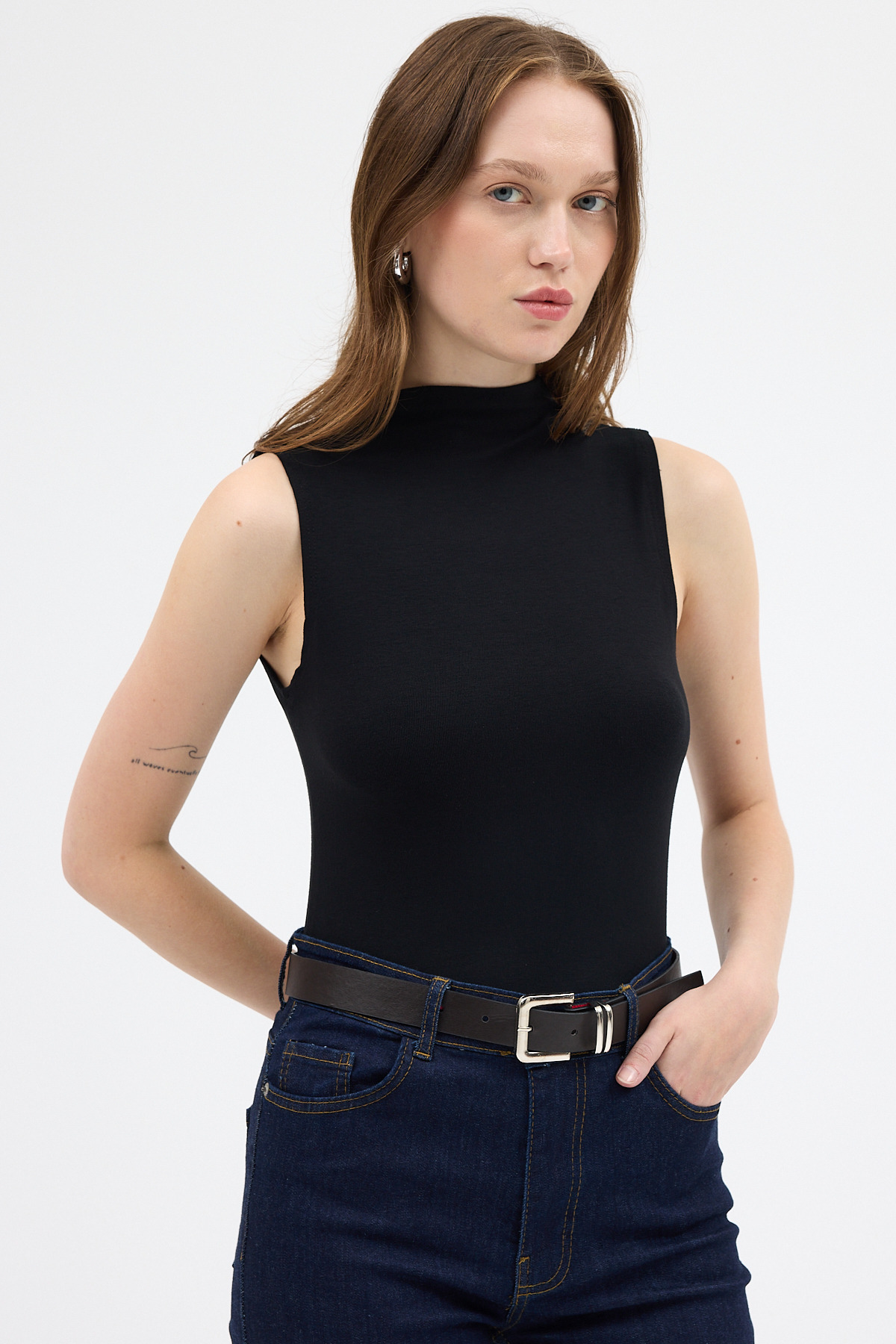 Siyah Kadın Kolsuz Yüksek Yaka Body 8155A - 1