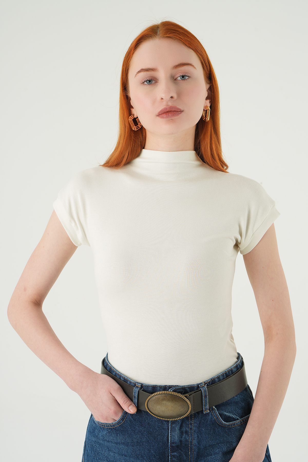 Ekru Dik Yaka Kısa Kol Body 8174A 