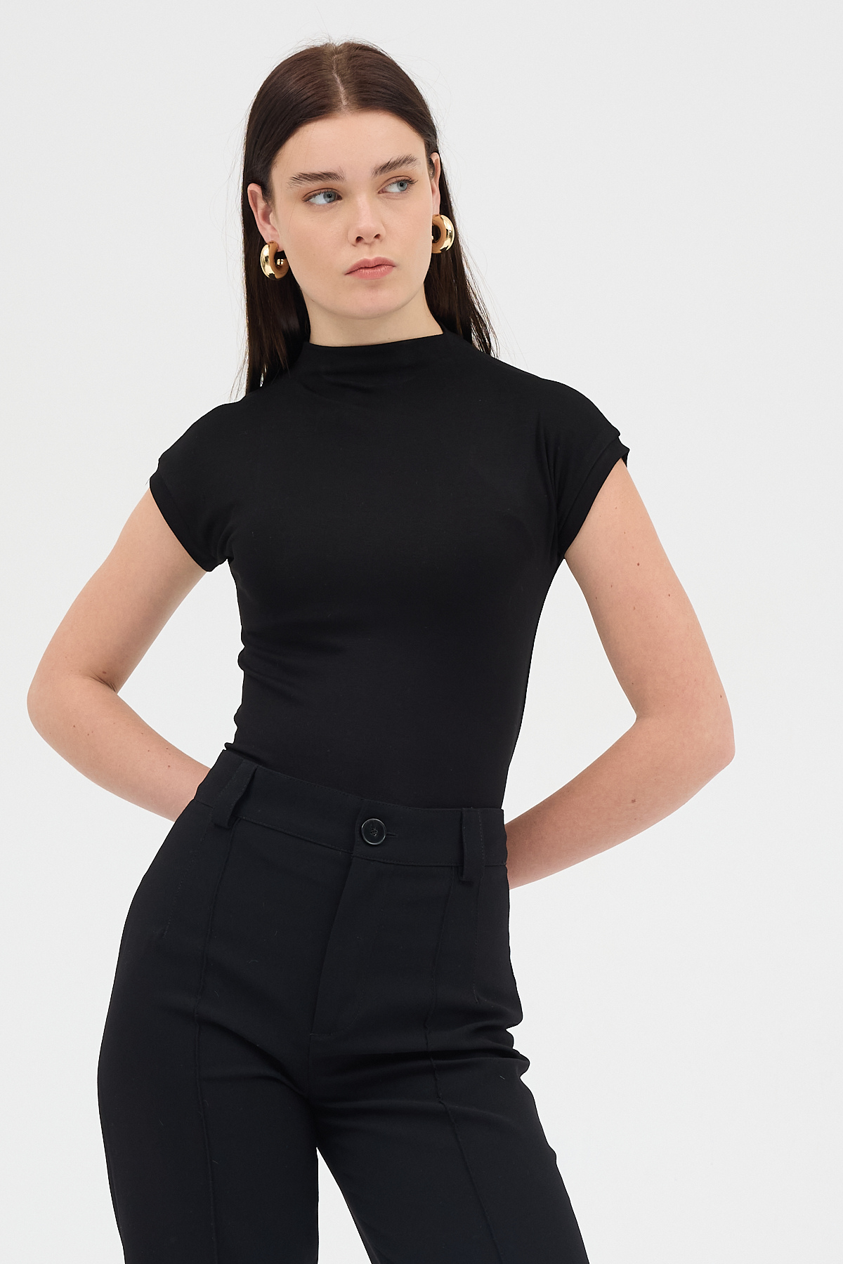 Siyah Dik Yaka Kısa Kol Body 8174A 