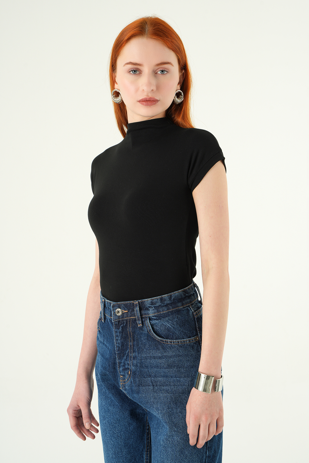 Siyah Dik Yaka Kısa Kol Body 8174A - 7