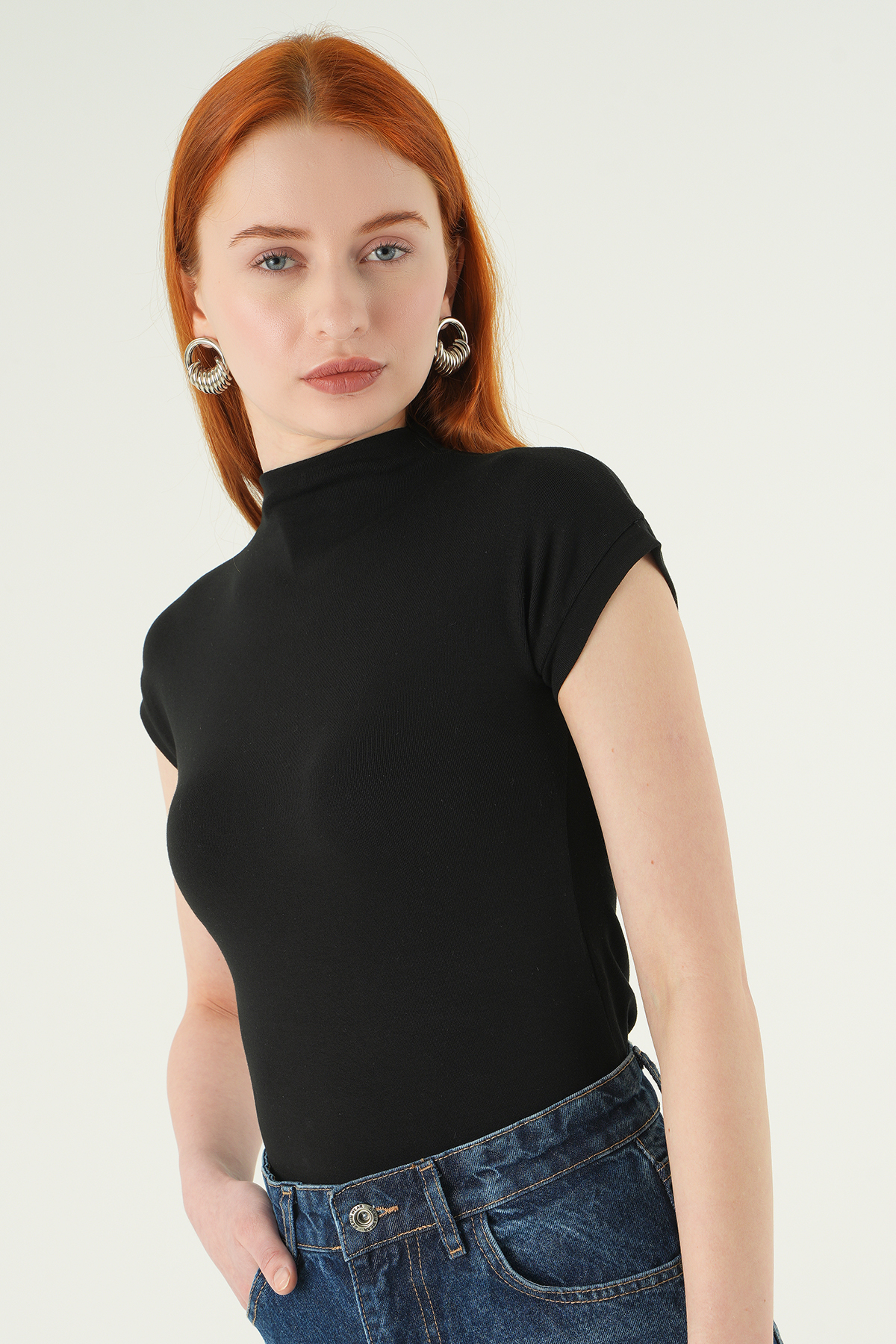 Siyah Dik Yaka Kısa Kol Body 8174A - RAYS