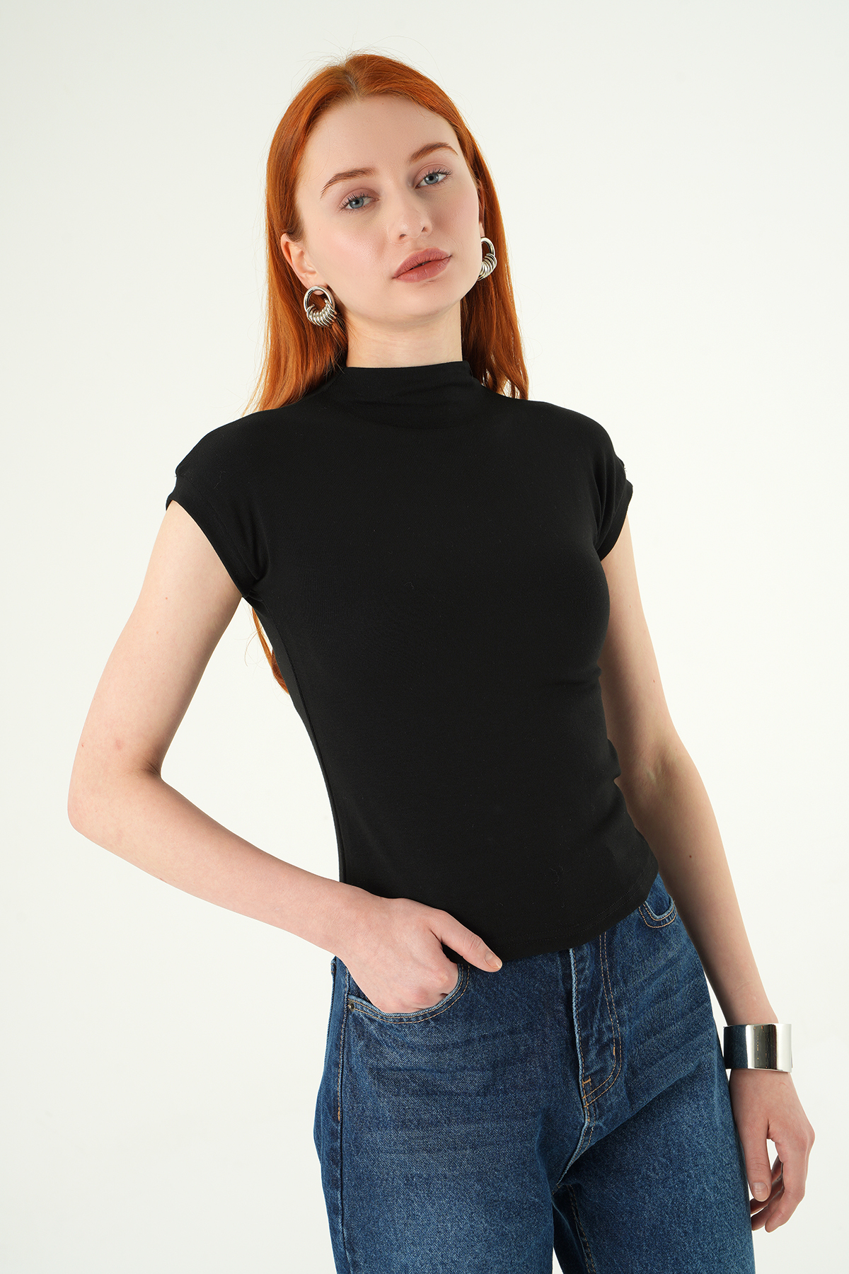 Siyah Dik Yaka Kısa Kol Body 8174A - RAYS