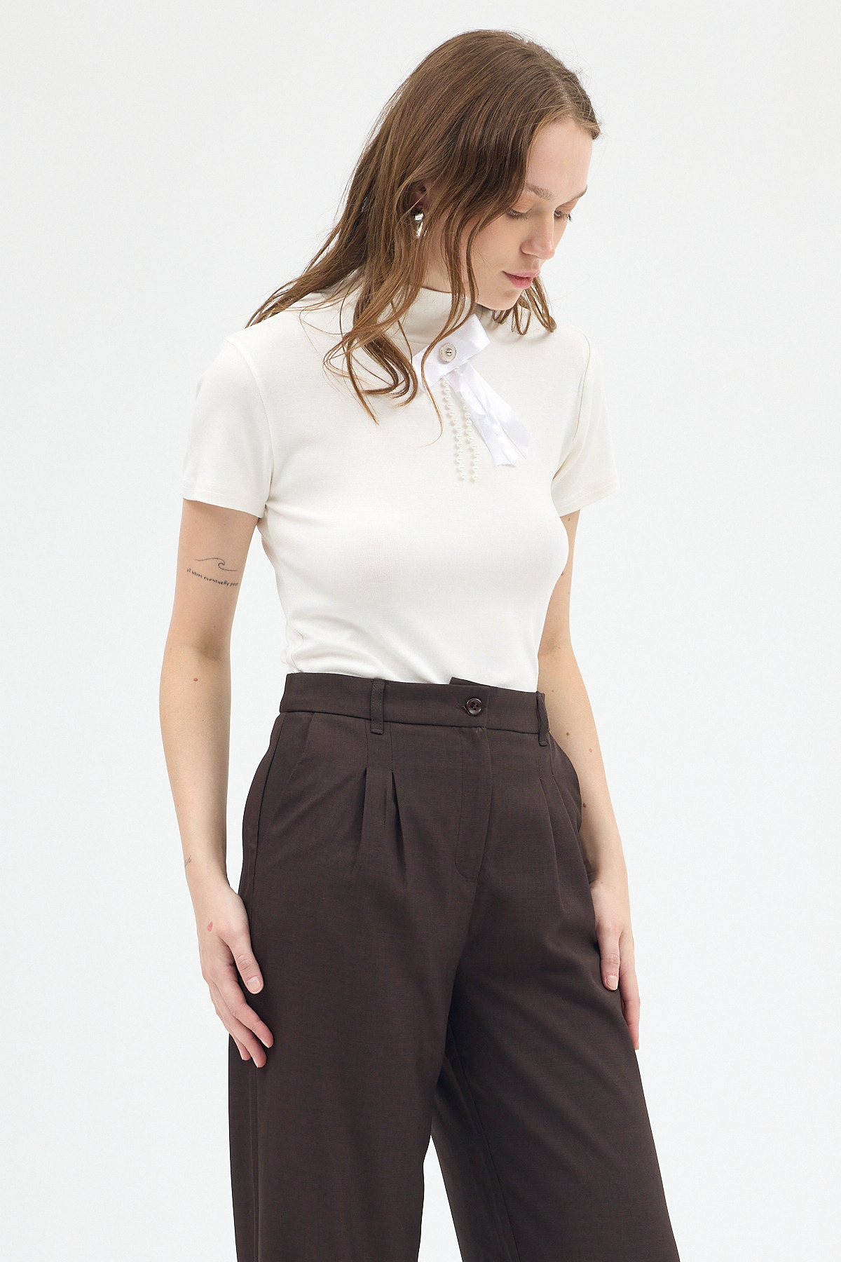 Ekru Yumuşak Dokulu Fiyonk Detaylı Yüksek Yaka Kadın Bluz 8184A - 3