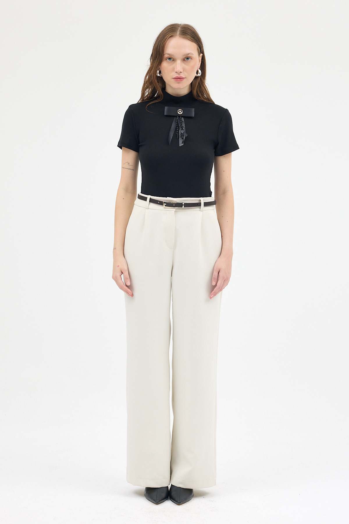 Siyah Yumuşak Dokulu Fiyonk Detaylı Yüksek Yaka Kadın Bluz 8184A - RAYS