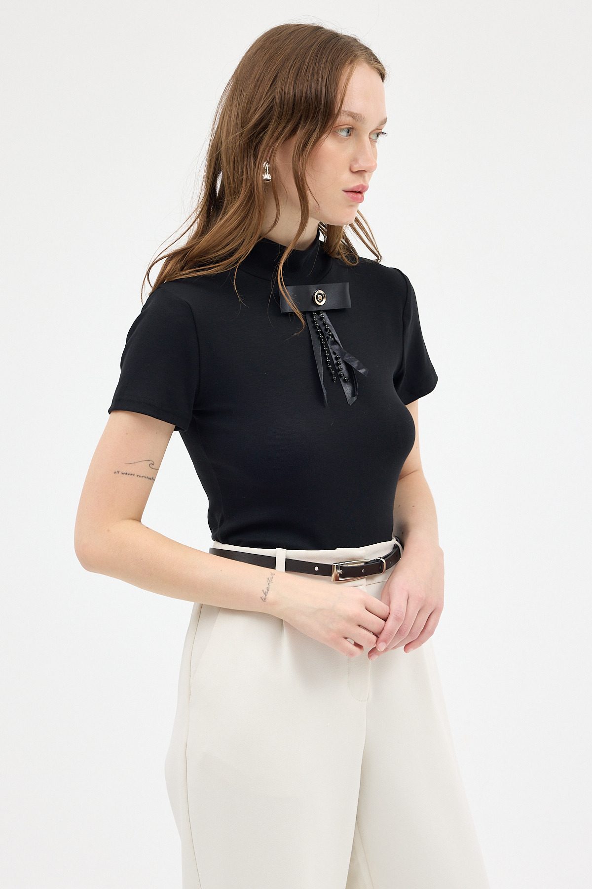 Siyah Yumuşak Dokulu Fiyonk Detaylı Yüksek Yaka Kadın Bluz 8184A - RAYS