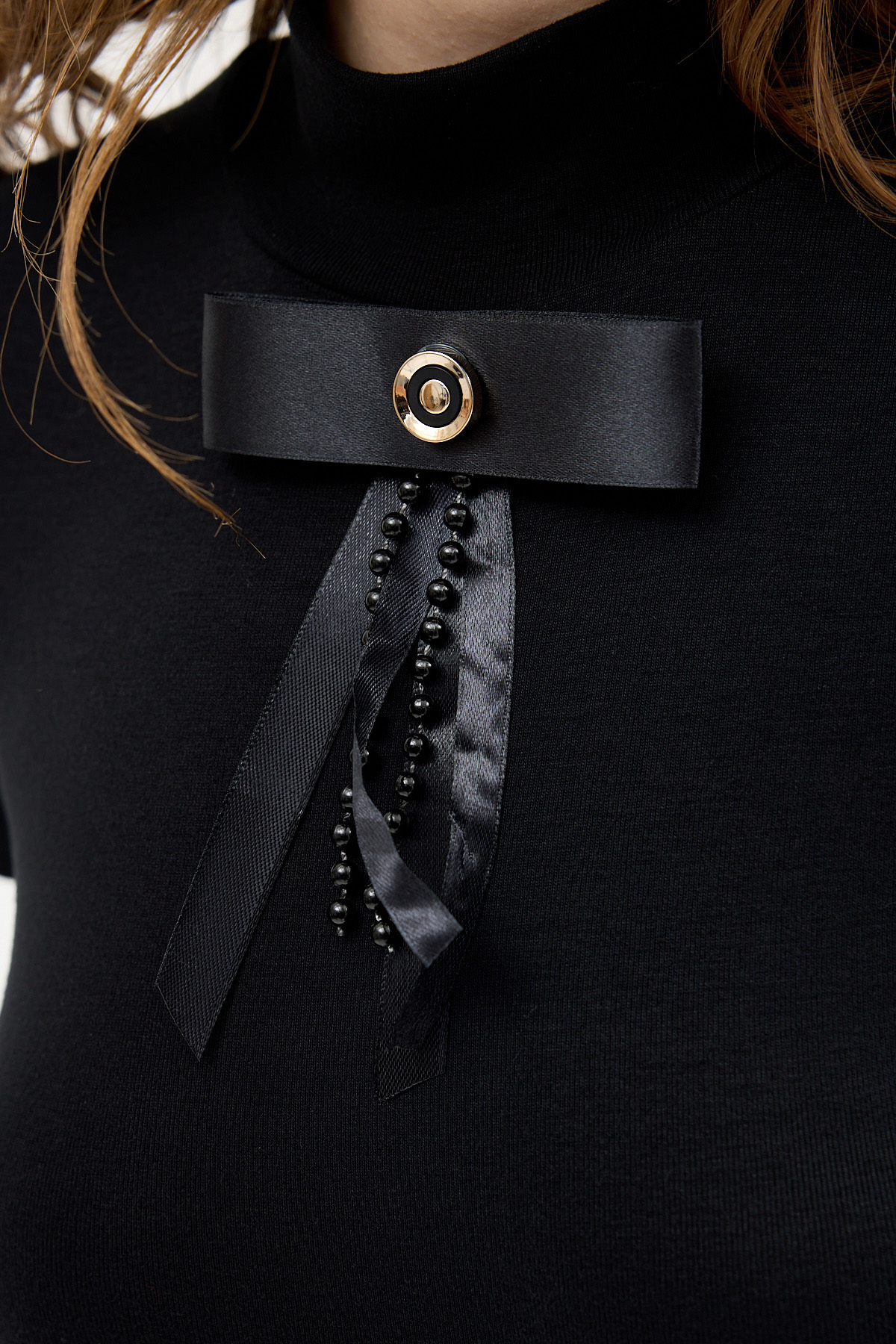 Siyah Yumuşak Dokulu Fiyonk Detaylı Yüksek Yaka Kadın Bluz 8184A - 4