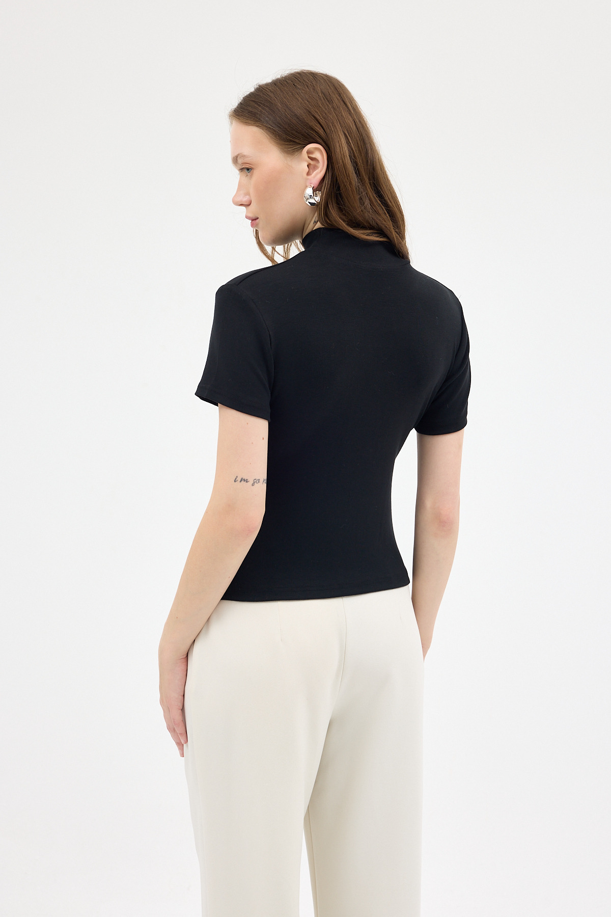 Siyah Yumuşak Dokulu Fiyonk Detaylı Yüksek Yaka Kadın Bluz 8184A - 5