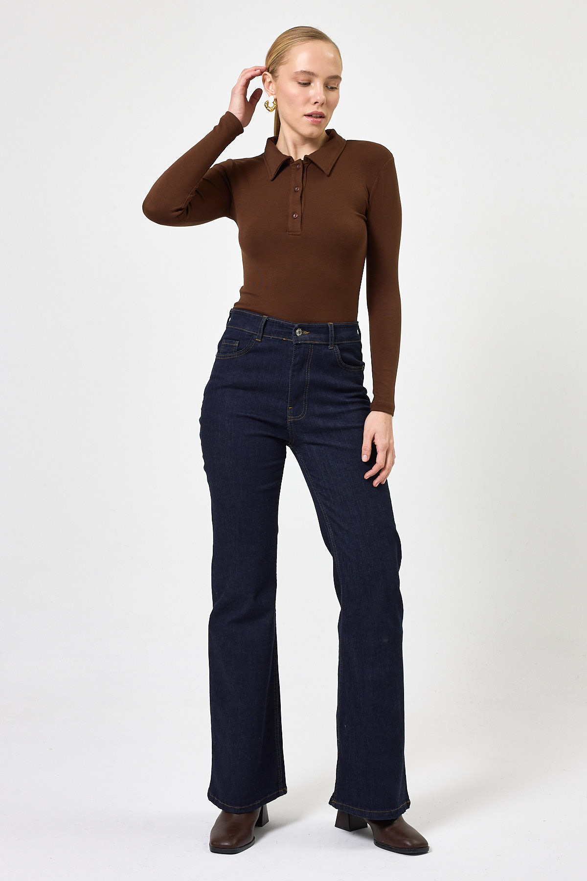 Kahverengi Polo Yaka Düğmeli Uzun Kollu Bluz 8222A - 3