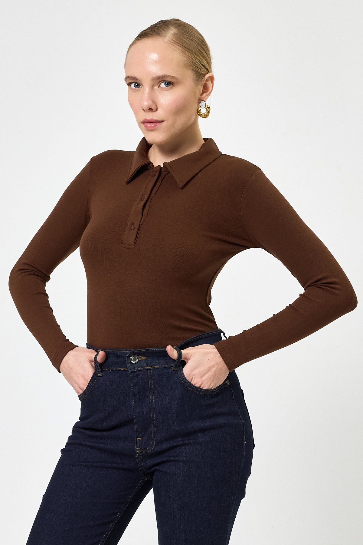 Kahverengi Polo Yaka Düğmeli Uzun Kollu Bluz 8222A - 1