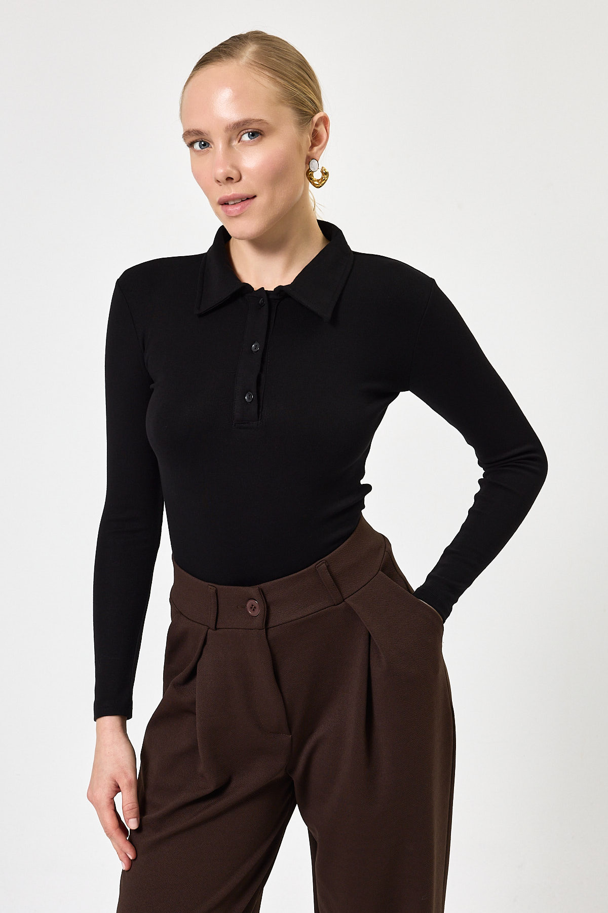 Siyah Polo Yaka Düğmeli Uzun Kollu Bluz 8222A 