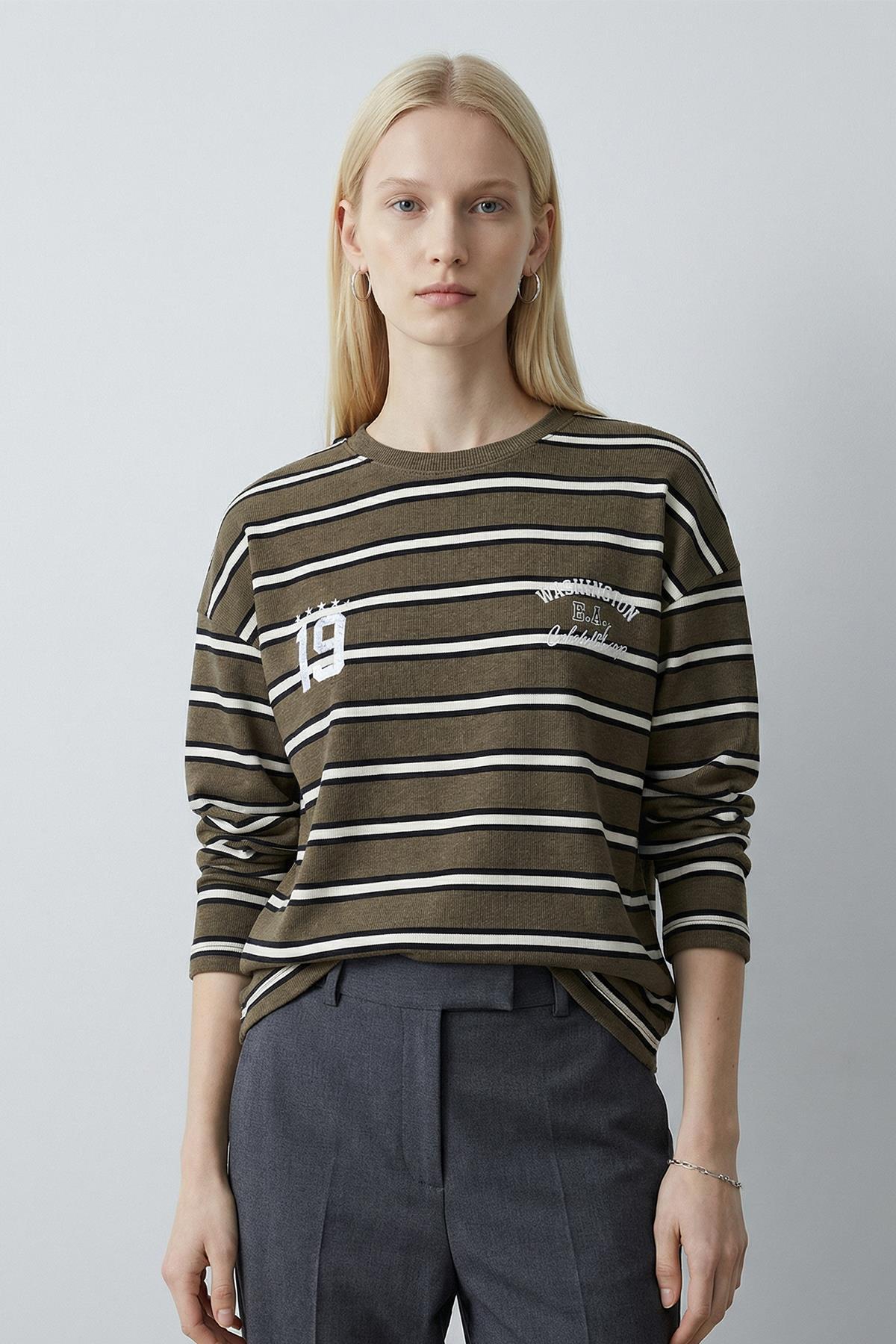 8223 Baskılı Bisiklet Yaka Bluz Vizon - 1