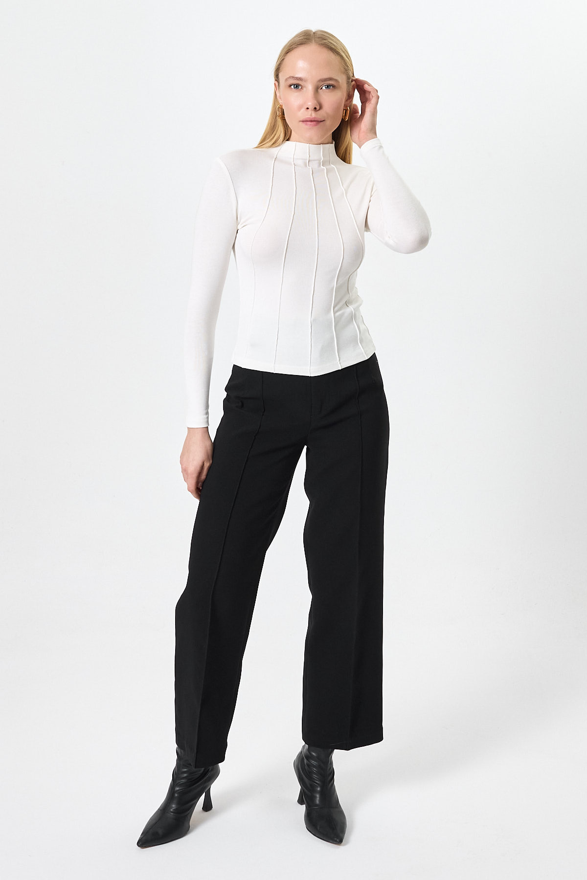 Ekru Uzun Kollu Yarım Balıkçı Yaka Dikiş Detaylı Kadın Body 8225A - 3