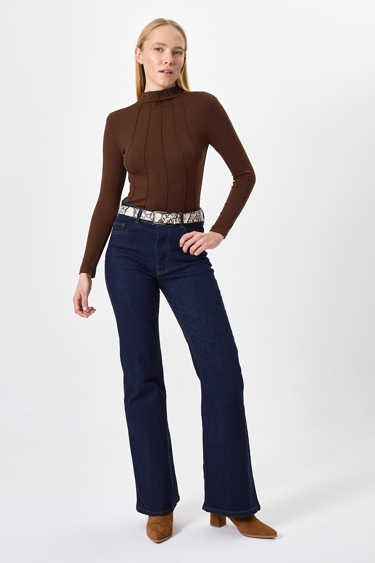 Kahverengi Uzun Kollu Yarım Balıkçı Yaka Dikiş Detaylı Kadın Body 8225A - 3